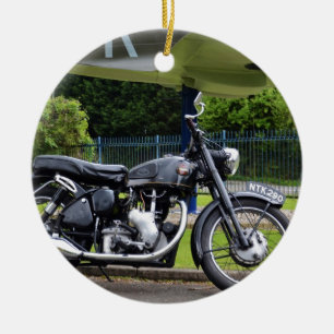 Motorbike och hetlevrad person julgransprydnad keramik