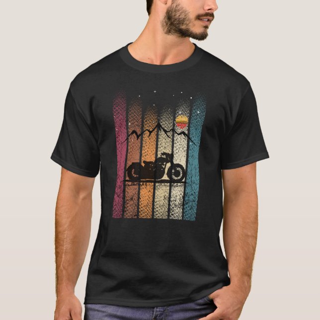 Motorcykel i vintage t shirt (Framsida)