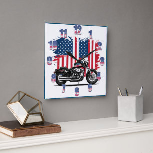 Motorcykel med amerikansk flagga som bakgrund fyrkantig klocka