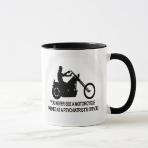 Motorcykel som parkeras utanför en psykiater mugg