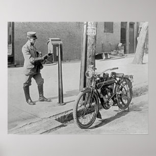 Motorcykelpostiljon, 1909. Gammalt foto Poster