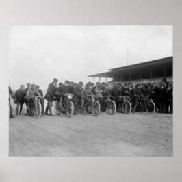 Motorcykelrace, 1915. Gammalt foto Poster