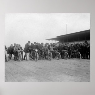 Motorcykelrace, 1915. Gammalt foto Poster