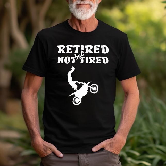 Motorcykelsportar i pension som är trötta men inte t shirt (Skapare uppladdad)