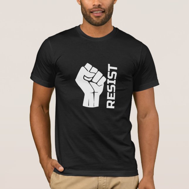 Motstå med näven - i vitt 0002 t shirt (Framsida)