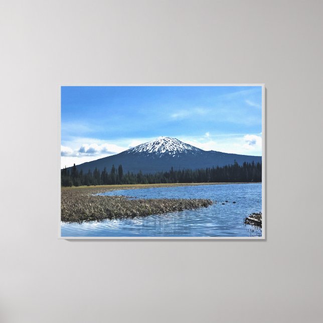Mount Bachelor vid Hosmer Lake, OR Canvastryck (Framsida)