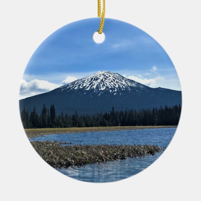 Mount Bachelor vid Hosmer Lake, OR Julgransprydnad Keramik (Framsidan)