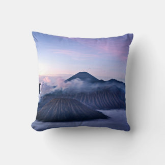 Mount Bromo wrapped in a dream of clouds Kudde