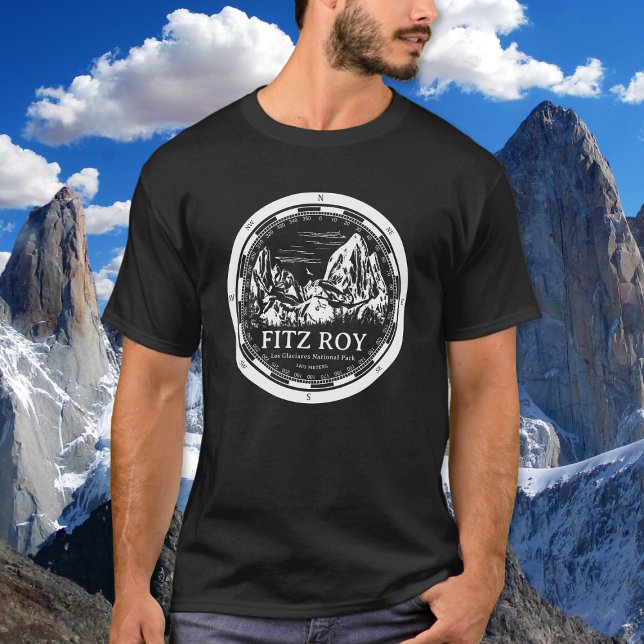 Mount Fitz Roy - Cerro Chaltén Sydamerika T Shirt (Mount Fitz Roy T-Shirt in Back with a white compass and mountain illustration)