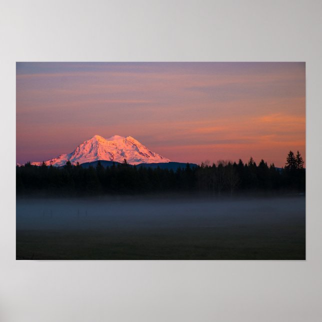 Mount Rainer sunset and mist Poster (Framsidan)