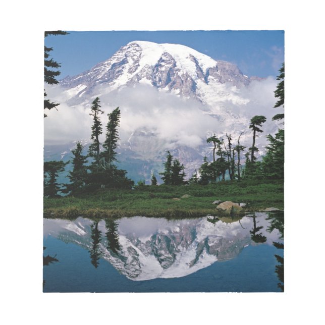 Mount Rainier återspeglas i en fjällsjö Anteckningsblock (Framsida)