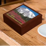 Mount Rainier Autumn liggande Smyckeskrin<br><div class="desc">Lagra trinketer,  smycken och andra små keepsaker i den här presentlådan av trä med keramisk platta som har en scenbild av en fantastisk syn på berget Rainier som bathed i höstparken färg. Markera din presentlåda storlek och färg.</div>