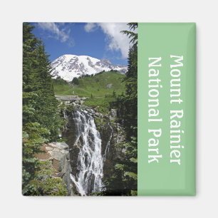 Mount Rainier med vattenfallmagneten Magnet