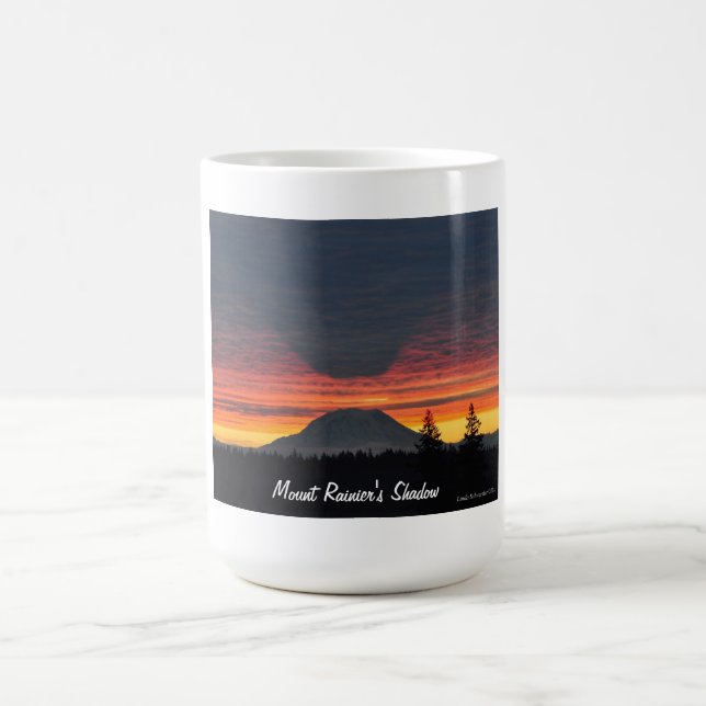 Mount Rainier och dess skuggar muggen Kaffemugg (Center)