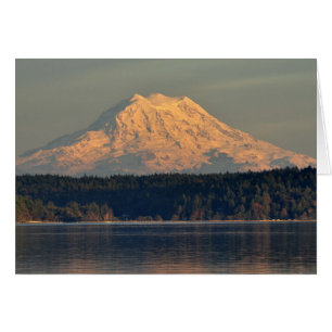 Mount Rainier och Fodral Inlet i Dusk Hälsningskort
