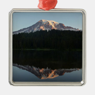 Mount Rainier Reflected Sunrise I Julgransprydnad Metall