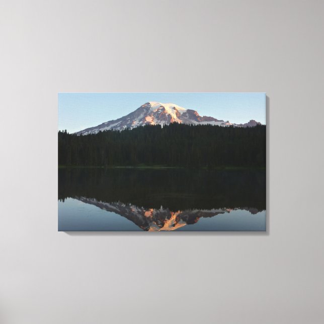 Mount Rainier Reflekterad Soluppgång I Canvastryck (Framsida)