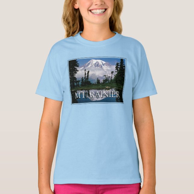 Mount Rainier | Reflexion i en bergsdamm T Shirt (Framsida)