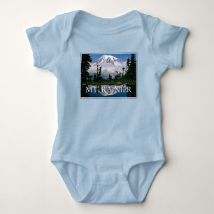 Mount Rainier   Reflexion i en fjälldamm T Shirt