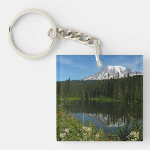 Mount Rainier sjöreflektion med vilda blommor