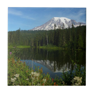 Mount Rainier sjöreflektion med vilda blommor Kakelplatta