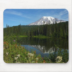 Mount Rainier sjöreflektion med vilda blommor Musmatta