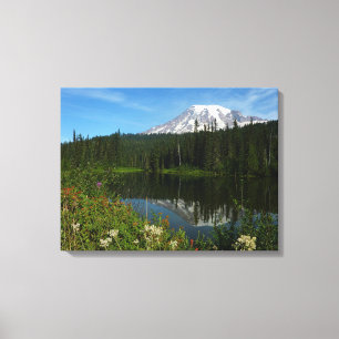 Mount Rainier sjöspegling med vilda blommor Canvastryck
