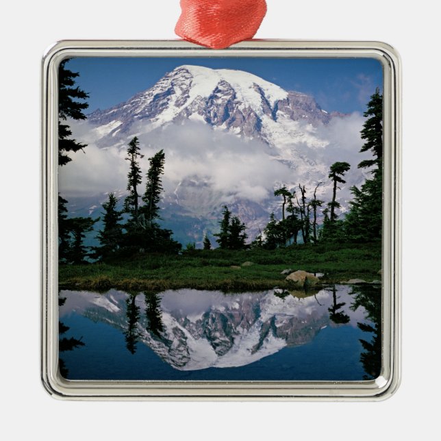 Mount Rainier speglas i en fjälltjärn Julgransprydnad Metall (Framsidan)