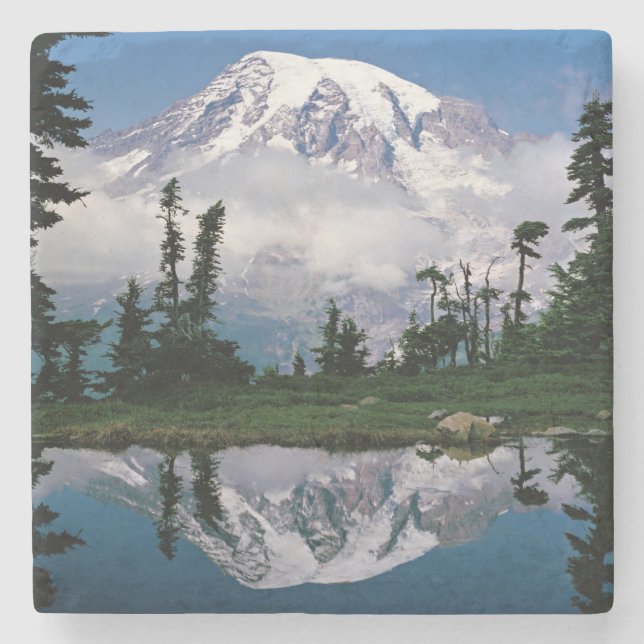 Mount Rainier speglas i en fjälltjärn Underlägg Sten (Framsidan)