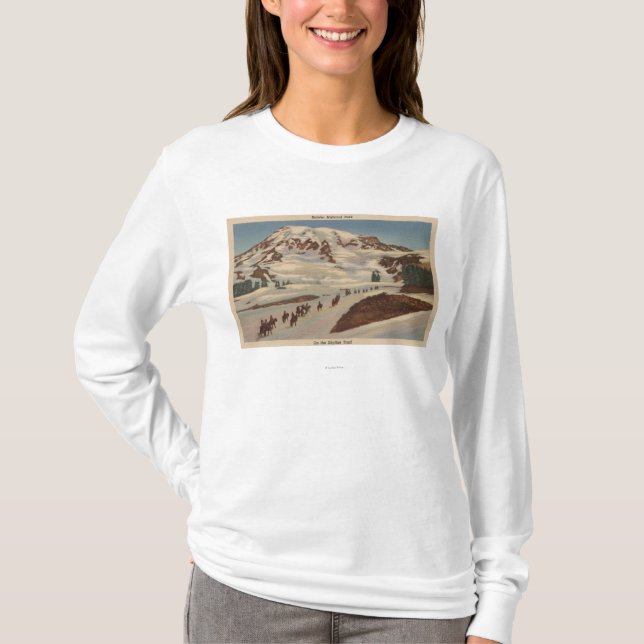 Mount Rainier WA - manar på hästrygg på horisont T-shirt (Framsida)