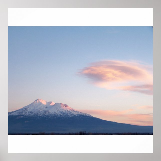 Mount Shasta, CA vid Sunset Poster (Framsidan)