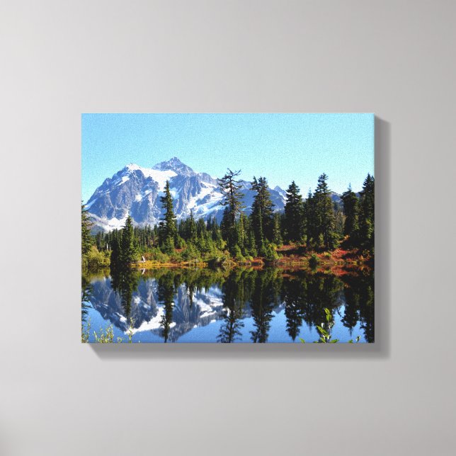 Mount SHuksan på en solig dag Canvastryck (Framsida)