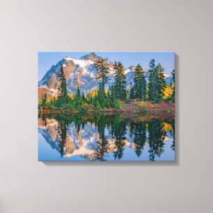 Mount Shuksan speglas i Reflection Lake Canvastryck