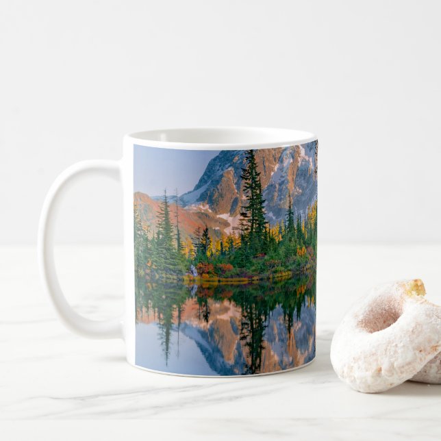Mount Shuksan speglas i Reflection Lake Kaffemugg (Med munk)