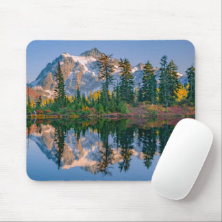 Mount Shuksan speglas i Reflection Lake Musmatta