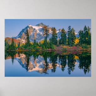 Mount Shuksan speglas i Reflection Lake Poster