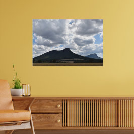 Mount Sturgeon och Abrupt under dramatiska moln Poster