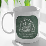 Mountain Äventyr Begins Grönt Chalkboard Bröllop Kaffemugg<br><div class="desc">Bespara er resa tillsammans med vår tilltalande bergsbergen Äventyr Begins Grönt Chalkboard Bröllop Coffee Mugg! Bygga upp äventyr och kärlek med vår fängslande mugg, med en charmerande logotyp med stora berg, som svävar handflatan träd och en hjärtsymbol, vid sidan av eleganten "Och så börjar Äventyr" i vit typografi. Inställd mot...</div>