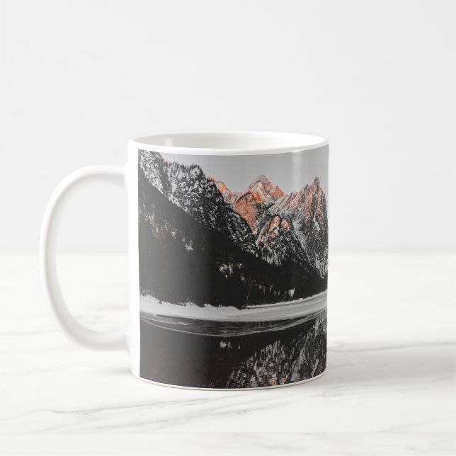 MOUNTAIN BESIDE SJÖ KAFFEMUGG (Vänster)