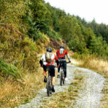 MOUNTAIN BIKING CANVASTRYCK<br><div class="desc">Två manar-bergsbiking i Wales backe.</div>