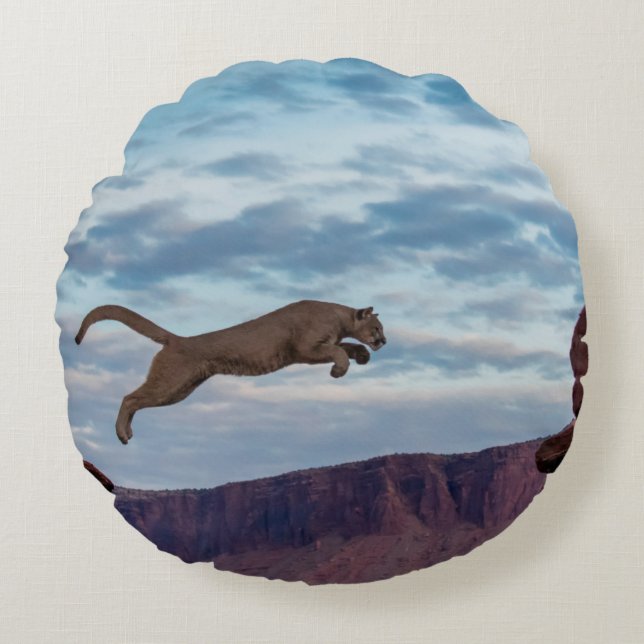 Mountain Lion Jumping Morning Skyjump,lion,animal, Rund Kudde (Framsidan)