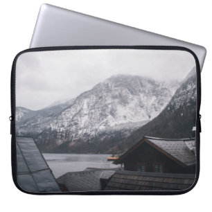 MOUNTAIN, NÄRA KROPPEN VATTEN, MED TÄCKT snö Laptop Fodral
