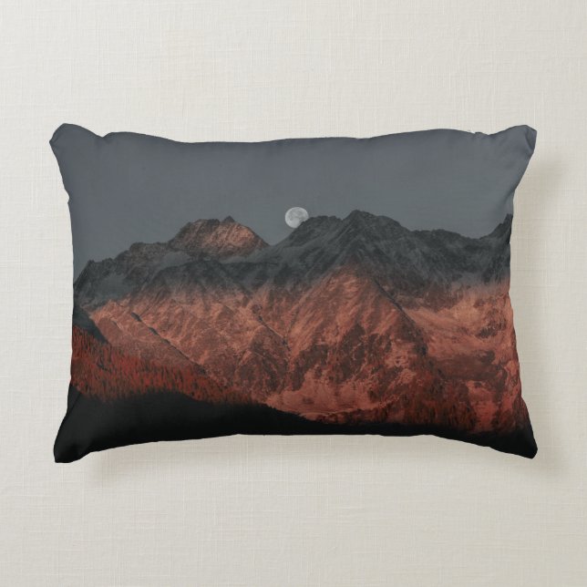 MOUNTAIN RANGE UNDER DUSK PRYDNADSKUDDE (Framsidan)