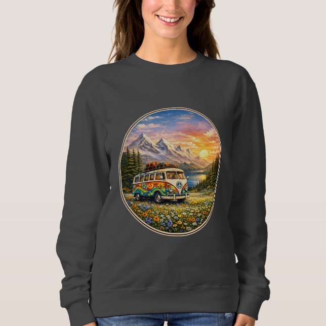 Mountain Sunset Wildflowers Retro Hippie Van Life T Shirt (Framsida)