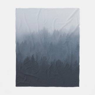 MOUNTAIN WITH SKOEST IN FOG FLEECEFILT