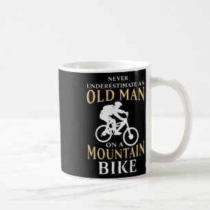 Mountainbikegåva till äldre manlig cyklist kaffemugg