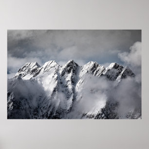 MOUNTAINER MED TÄCKT snö Poster