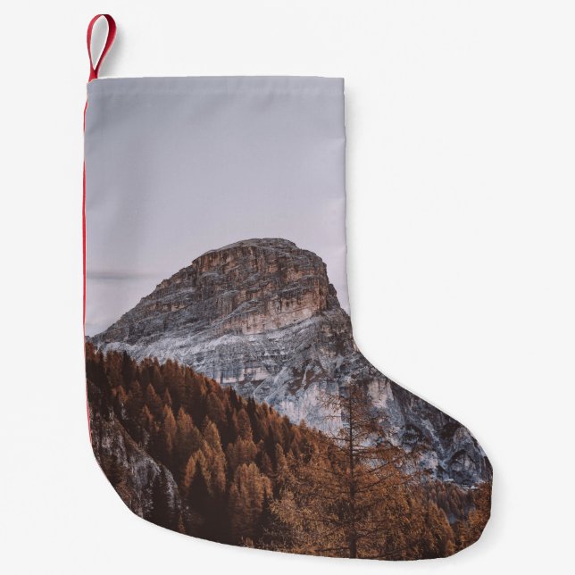 MOUNTAINER UNDER VITE HIMLAR LITEN JULSTRUMPA (Framsidan)