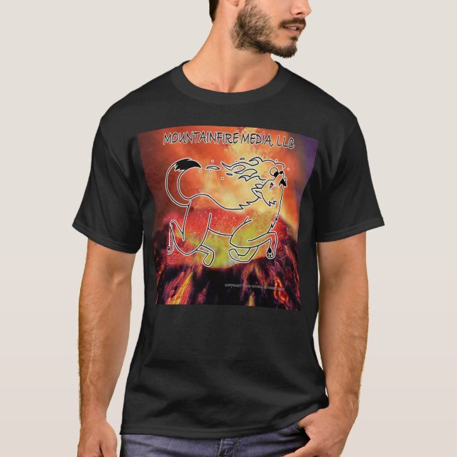 MountainFire Coyote som leder över Volcano T Shirt (Framsida)