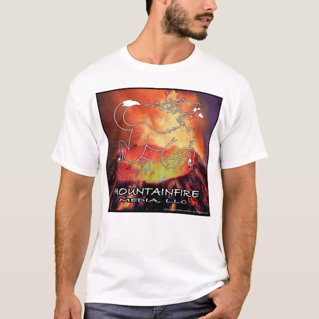 MountainFire Coyote som leder över Volcano White T Shirt (Framsida)